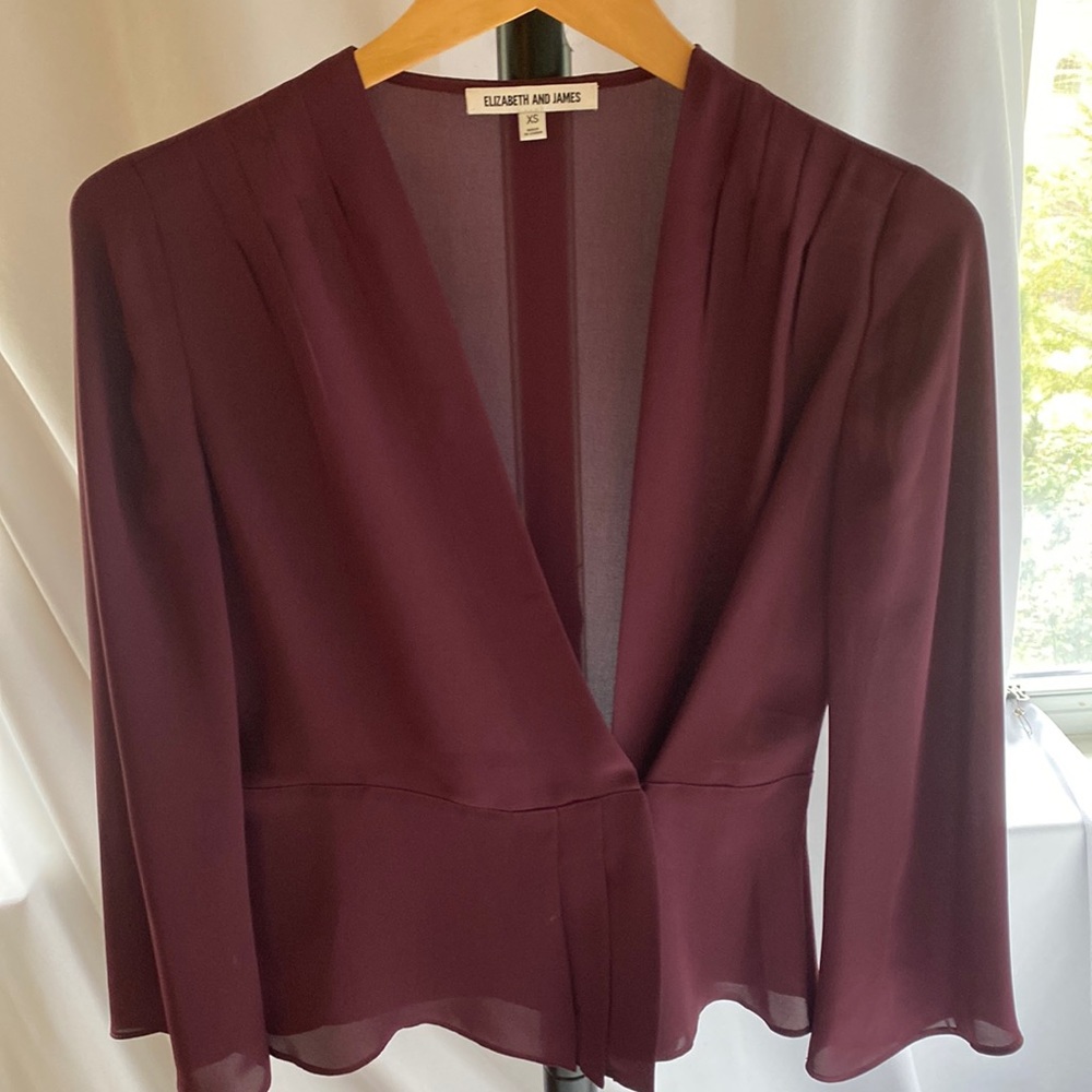 Elizabeth And James V-Neck Blouse, XS.